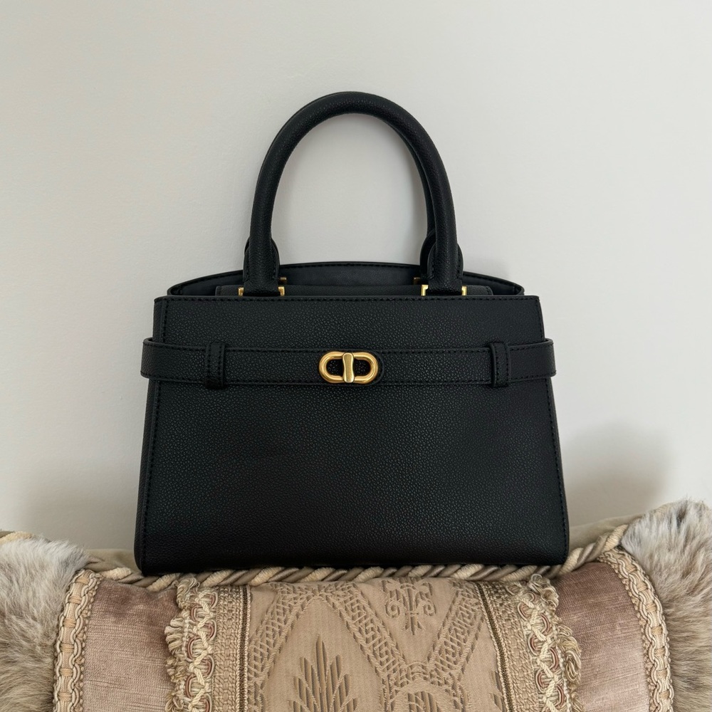 CHARLES & KEITH !Aubrielle hand  Bag - Black.